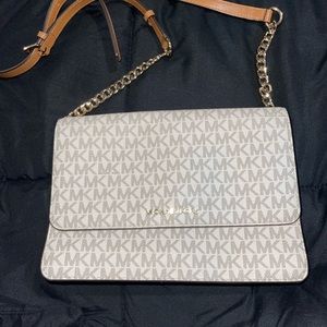 Michael Kors Jet Set Travel Crossbody Bag